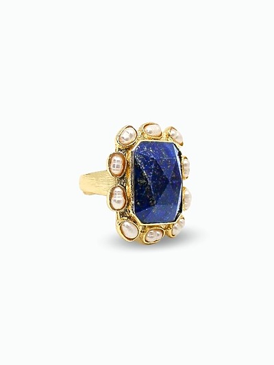 Bague avec une pierre lapis-lazuli