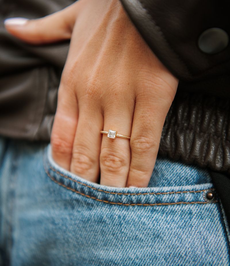 Bague cristal carré plaqué or