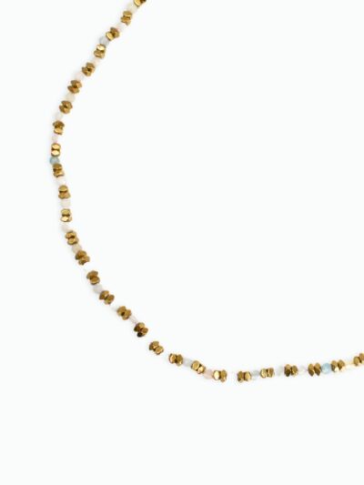 Collier en perles blanches