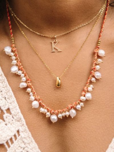 Collier en perles blanches