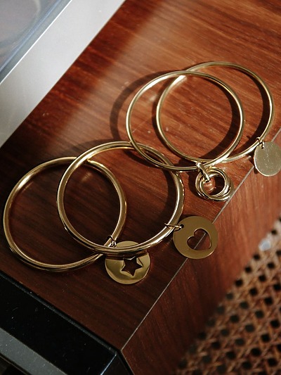 Bracelet jonc acier à breloque étoile, cœur, cercles entremêlés ou médaille
