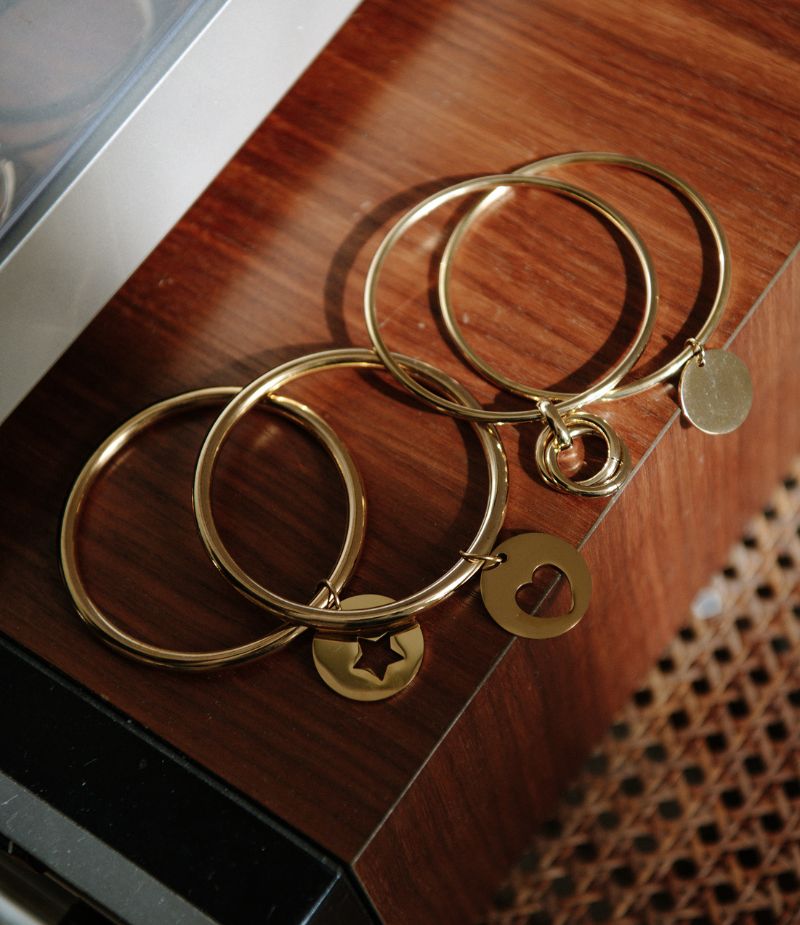Bracelet jonc acier à breloque étoile, cœur, cercles entremêlés ou médaille