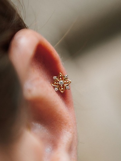 Piercing fleur​