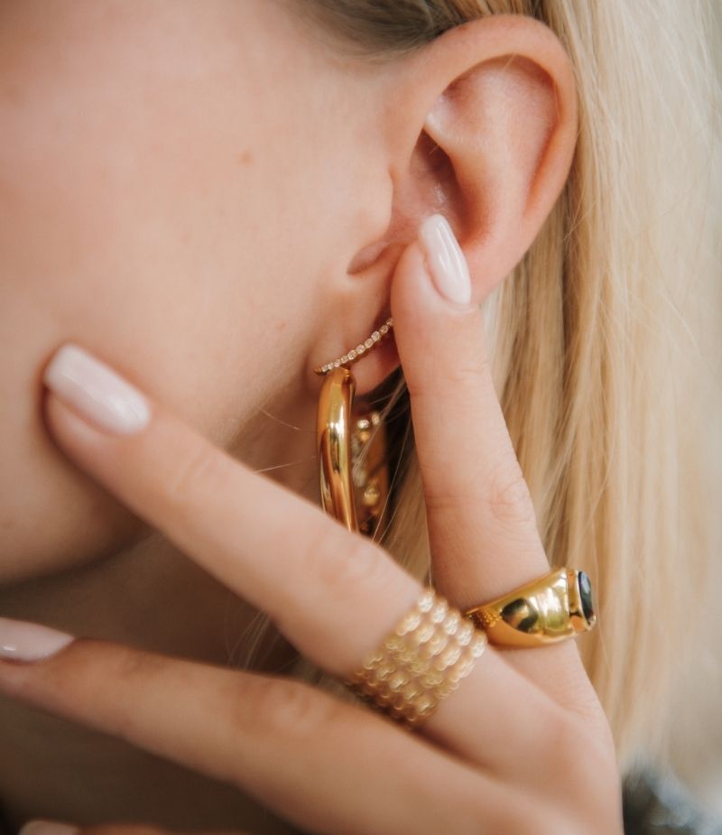 Piercing hélix doré