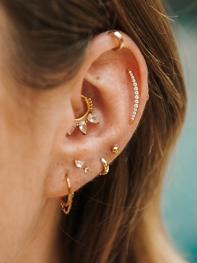 Piercing hélix doré
