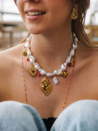 Gros collier doré femme