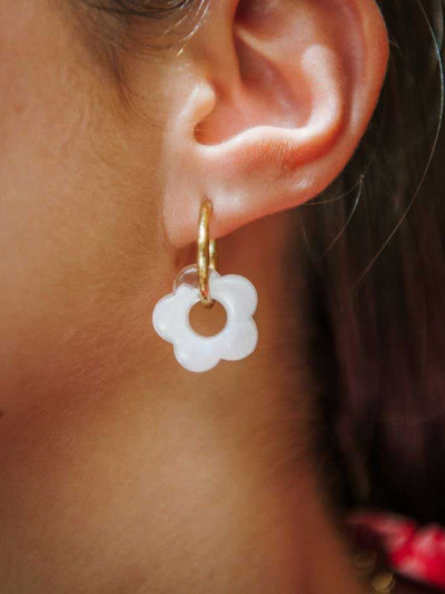 Boucles d'oreilles fleur résine