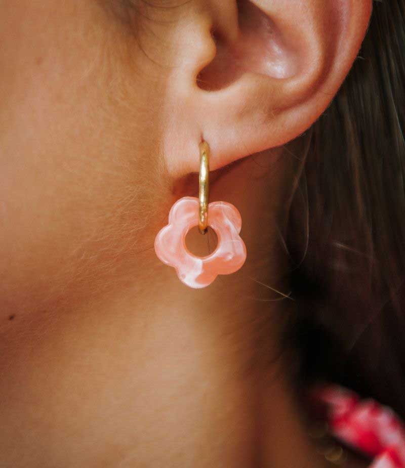 Boucles d'oreilles fleur résine
