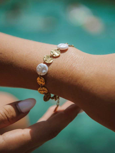 Gros bracelet doré