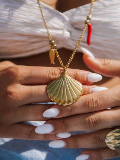 Collier coquillage doré