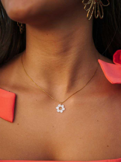 Collier avec fleur