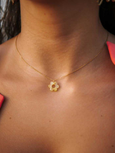 Collier avec fleur