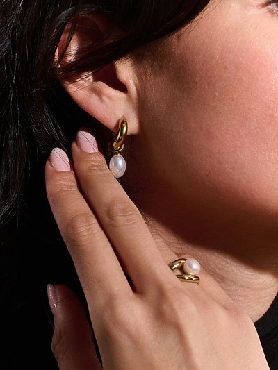 Bague avec pierre nacre