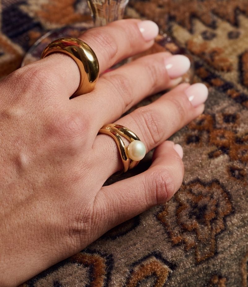 Bague avec pierre nacre