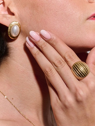 Boucle d'oreille grosse perle blanche