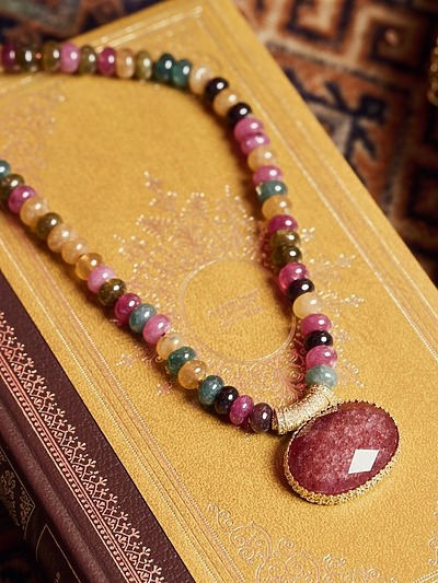 Collier perles colorées