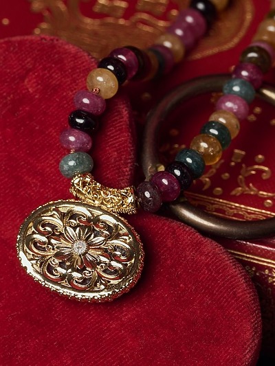 Collier perles colorées