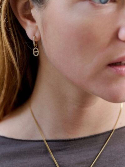 Boucle d'oreille avec strass