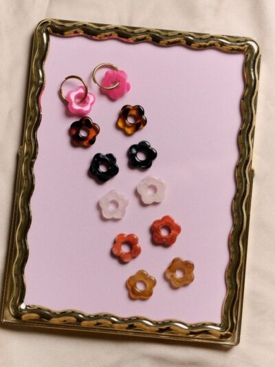 Boucles d'oreilles fleur résine