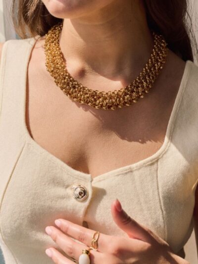 Gros collier doré femme