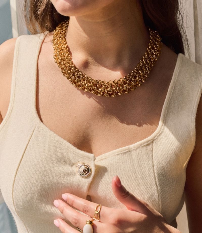 Gros collier doré femme