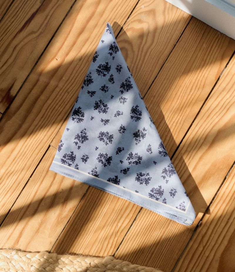 Foulard fleuri femme​