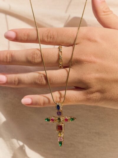 Collier pendentif croix