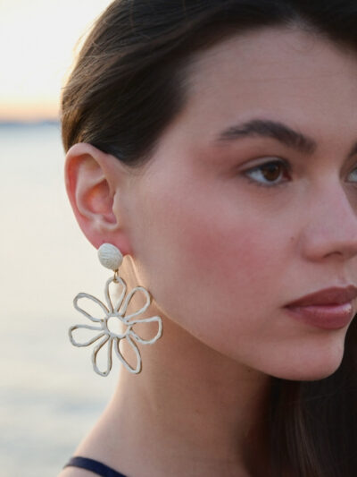 Boucle d'oreille marguerite pendante