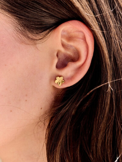 Boucle d'oreille puce fleur​