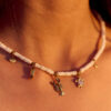 Collier avec breloques