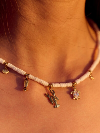 Collier avec breloques